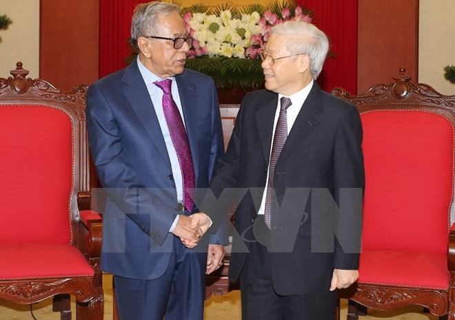 Party leader Nguyen Phu Trong receives Bangladeshi President Abdul Hamid - ảnh 1